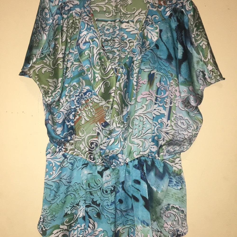 Size large printed ruffle blouse